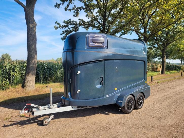 Humbaur XXL 2 paards polyester Zadelkamer kunststof bodem, Dieren en Toebehoren, Paarden en Pony's | Trailers en Aanhangwagens