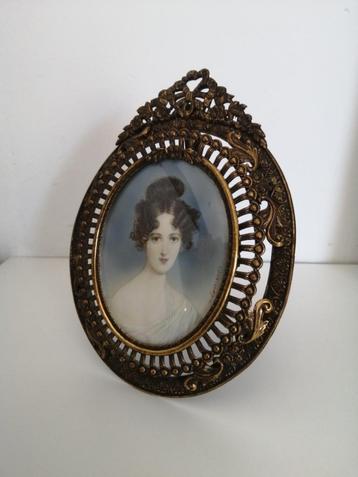 Antiek miniatuur portret, gesigneerd beschikbaar voor biedingen