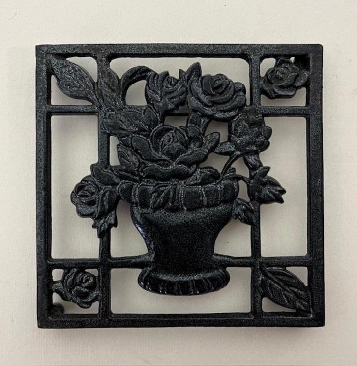 Vintage Franse gietijzeren onderzetter met rozen, Huis en Inrichting, Woonaccessoires | Onderzetters, Zo goed als nieuw, Pot of Pan