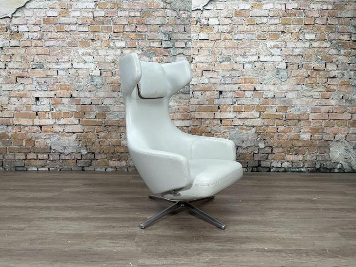 Vitra Grand Repos bij TheReSales, Huis en Inrichting, Fauteuils, Zo goed als nieuw, Leer, Metaal, 50 tot 75 cm, 75 tot 100 cm