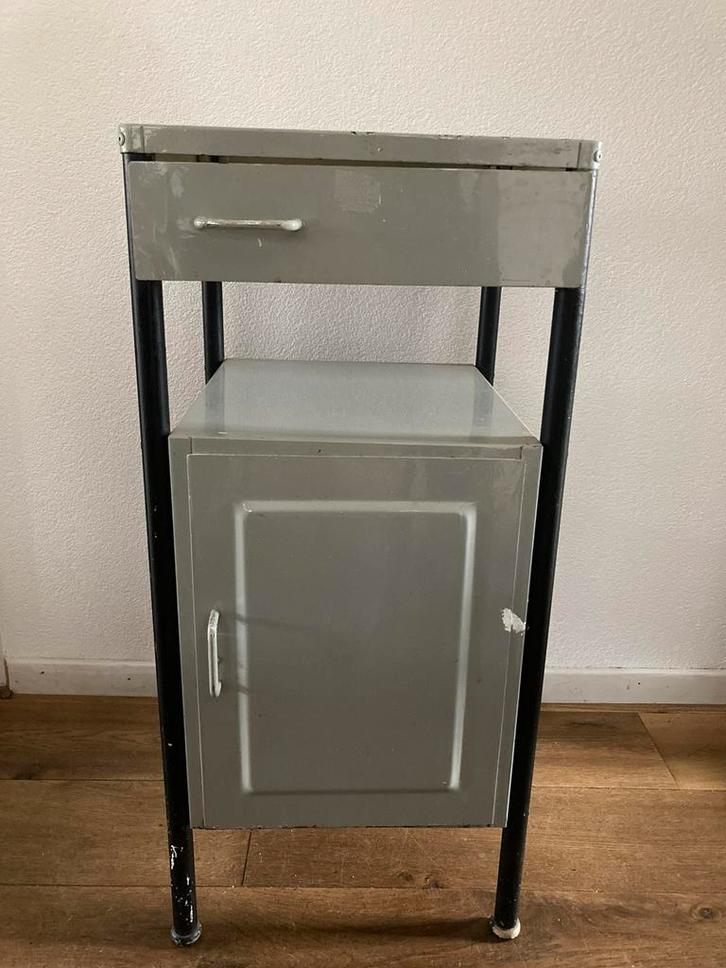 Retro vintage jaren ‘60 ziekenhuis nachtkastje, Verzamelen, Retro, Huis en Inrichting, Ophalen