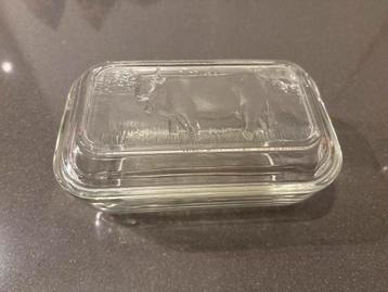 Vintage Glazen Botervloot met Koe Deksel beschikbaar voor biedingen