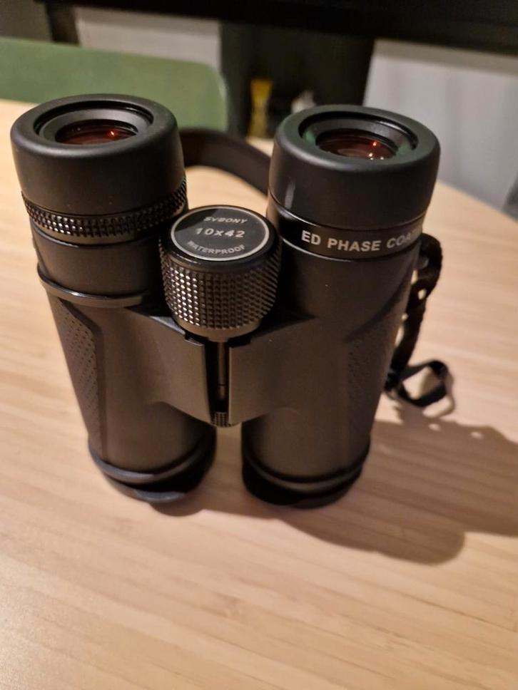 Te koop: Svbony SV202 Verrekijker 10x42 ED, Audio, Tv en Foto, Optische apparatuur | Verrekijkers, Dakkant (recht), 8 tot 12x