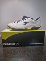 Nieuwe Diadora voetbalschoenen – maat 40, Maat XS of kleiner, Schoenen, Nieuw, Ophalen of Verzenden