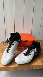 Voetbalschoenen NIKE maat 42, Sport en Fitness, Voetbal, Gebruikt, Maat XS of kleiner, Schoenen, Ophalen of Verzenden