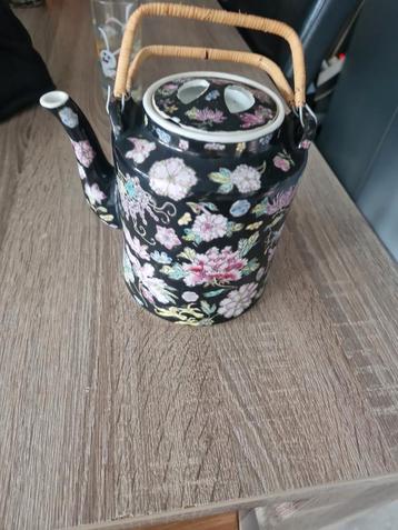 Oosterse Theepot met Bamboe Handvat beschikbaar voor biedingen