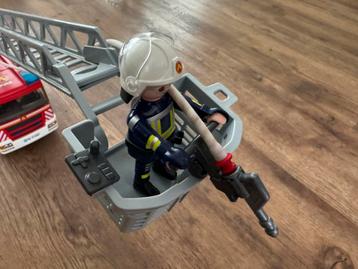 Playmobil Brandweerauto met Ladderwagen beschikbaar voor biedingen