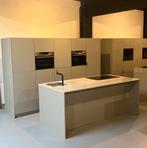 Prachtige greeploze showroom keuken met kookeiland, Ophalen, Overige typen, Zo goed als nieuw, Greeploos