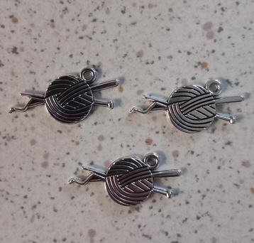 Bolletje wol metalen bedel "nieuw"   beschikbaar voor biedingen