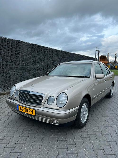 Mercedes E-Klasse 2.4 E240 v6 Zeer uniek!! 23.000km, Auto's, Mercedes-Benz, Particulier, E-Klasse, Benzine, Sedan, Automaat, Geïmporteerd