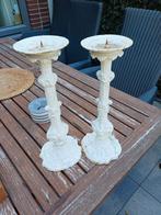 2 brocante witte gietijzeren kandelaars., Ophalen, Metaal, 25 tot 50 cm