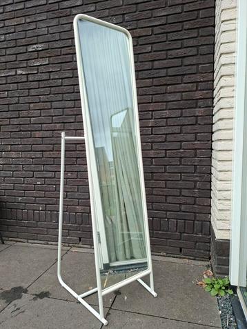 Staande passpiegel wit beschikbaar voor biedingen