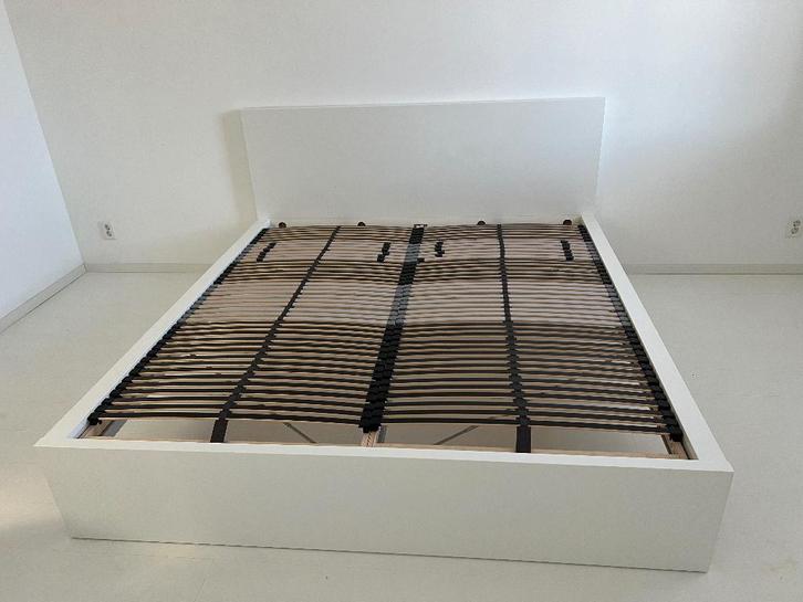 IKEA Malm bedonderstel met lattenbodem, Huis en Inrichting, Slaapkamer | Bedden, Zo goed als nieuw, Tweepersoons, 180 cm, 200 cm