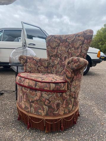 Vintage fauteuil beschikbaar voor biedingen