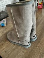 Uggs clasic tall II laars in de kleir grijs., Kleding | Dames, Schoenen, Ophalen of Verzenden, Zo goed als nieuw, Grijs