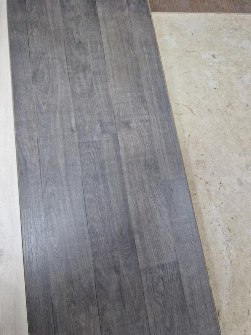 Egger Grey Emporia Oak laminaat bij ons € 18,95 per m²., Huis en Inrichting, Stoffering | Vloerbedekking, Nieuw, Laminaat, 75 m² of meer