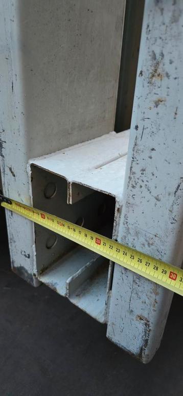  Zware armstelling. 7 Staanders 14 armen. Enkelzijdig  beschikbaar voor biedingen