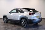 Mazda MX-30 e-SkyActiv 145 First Edition 36 kWh Navigatie Ha, Auto's, Gebruikt, 35 kWh, Leder en Stof, Wit