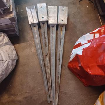 Paalpunten, paalhouders 4 stuks. 7x7x75cm beschikbaar voor biedingen