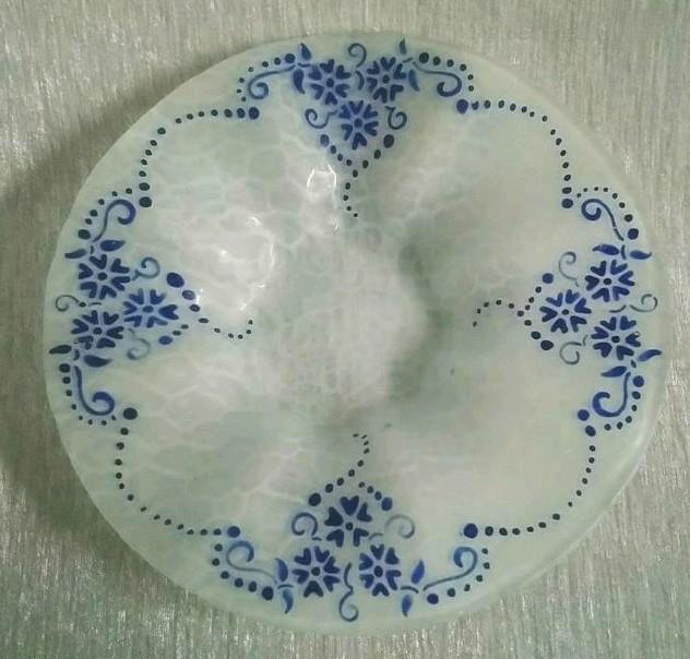 Glaskunst schaal blauw decor van Sydenstricker 24 cm Ø, Antiek en Kunst, Kunst | Designobjecten, Ophalen of Verzenden