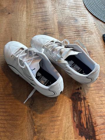 Witte Puma voetbalschoenen maat 37 beschikbaar voor biedingen
