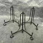 Mooi zwart gelakte metalen fossielstandaard., Verzenden, Fossiel