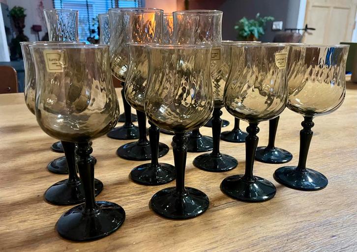 Grote set Luminarc wijnglazen, Swirl rookglas, zwarte voet, Huis en Inrichting, Keuken | Servies, Zo goed als nieuw, Glas of Glazen
