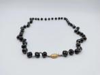 Granaten ketting met gouden slot., Verzenden, Goud, Ketting