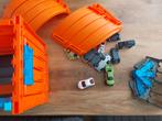 Hot wheels baan met auto's en opslag doos, Racebaan, Ophalen of Verzenden, Zo goed als nieuw, Hot Wheels