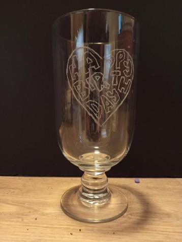 Unieke Handgegraveerde Vaas - Happy Birthday beschikbaar voor biedingen