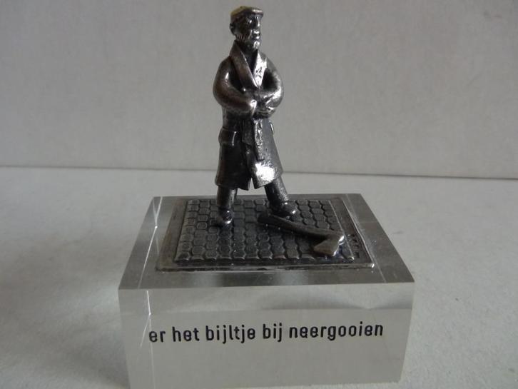 Miniatuur zilver S18c man + bijltje zilveren miniaturen, Antiek en Kunst, Antiek | Goud en Zilver, Zilver, Verzenden