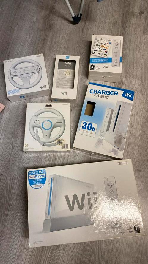 Zeer complete Nintendo Wii met heel veel extra accessoires!, Spelcomputers en Games, Spelcomputers | Nintendo Wii, Zo goed als nieuw