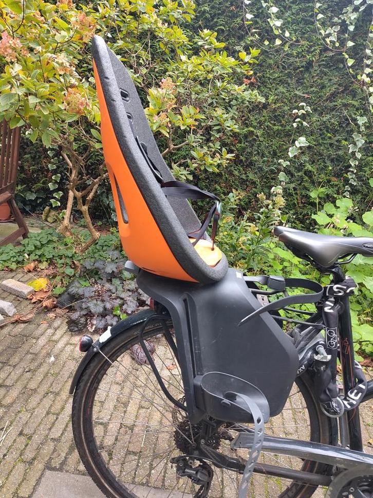 Thule Yepp Next Maxi - Oranje Fietsstoeltje, Fietsen en Brommers, Fietsaccessoires | Fietsstoeltjes, Gebruikt, Achterzitje, 9 t/m 18 kg