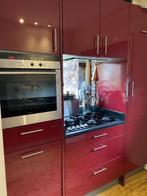 Donkerrode keuken met apparatuur, Ophalen, Gebruikt, Dubbelwandige keuken, Hoogglans of Gelakt