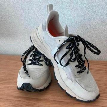 VEJA model DEKKAN Maat 37 gebroken wit beige ZGAN beschikbaar voor biedingen
