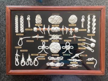 Nautische knopen, vitrine, knopenbord, zeemansknopen beschikbaar voor biedingen