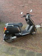Niu zwart electrisch geel kenteken 2022, Fietsen en Brommers, Scooters | Overige merken, Ophalen, Zo goed als nieuw, Elektrisch