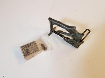 Antieke / Ouderwetse Vintage Glazing Point Drive   beschikbaar voor biedingen