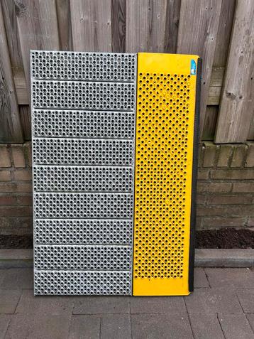 Oprijplaat drempelplaat veiligheidsoprit rolstoel rollator beschikbaar voor biedingen
