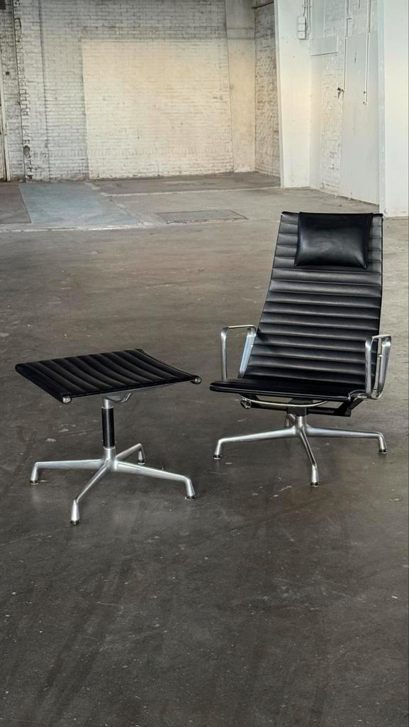 Vitra Eames EA 124 + EA 125 | Leer (NIEUWSTAAT), Huis en Inrichting, Fauteuils, Zo goed als nieuw, Leer, Metaal, Stof, Overige materialen