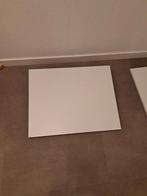 10 witte kastplanken L 0.60 - 47.5m en 2 met beugel eraan., Ophalen, Gebruikt