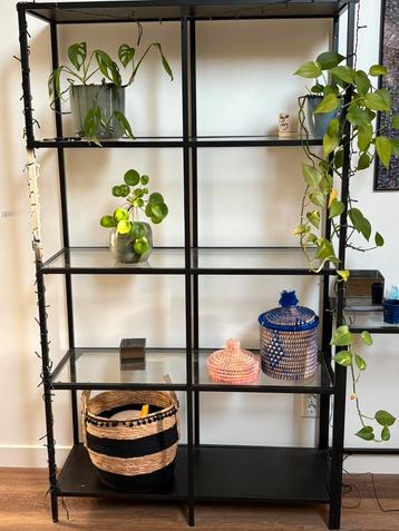IKEA VITTSJÖ kast – zwart, metaal & glas beschikbaar voor biedingen
