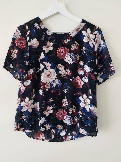 -27- Only ONE dames T-shirt bloem maat 36, Kleding | Dames, T-shirts, Zo goed als nieuw, Maat 36 (S), Zwart, Korte mouw, Ophalen of Verzenden