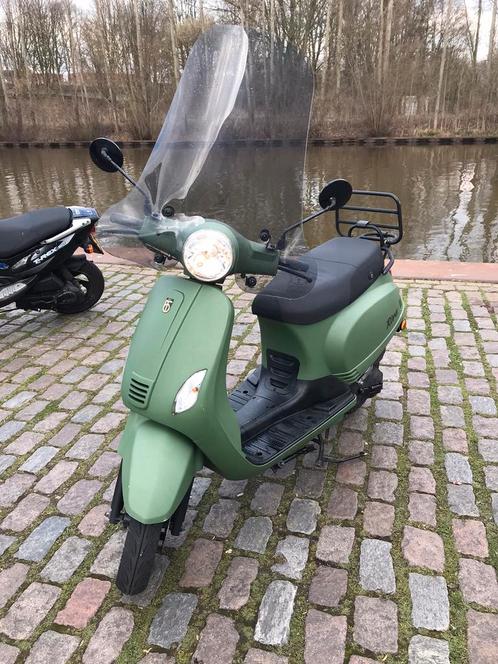 riva scooter, Fietsen en Brommers, Snorfietsen en Snorscooters, Gebruikt, Overige merken, Benzine, Ophalen