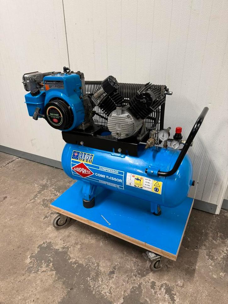 Airpress compressor op benzine motor, Doe-het-zelf en Verbouw, Compressors, Zo goed als nieuw, 6 tot 10 bar, 100 liter of meer