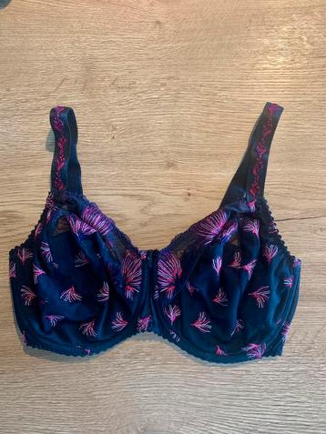 Prima donna 80H full cup marine met fuchsia borduur beschikbaar voor biedingen