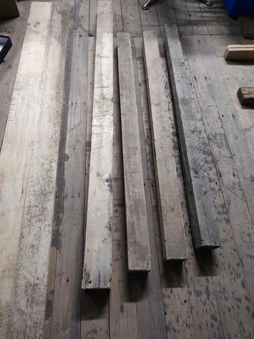 Houten balken  beschikbaar voor biedingen