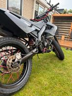 Schakelbrommer derbi, Fietsen en Brommers, Brommers | Derbi, Ophalen, 6 versnellingen, Maximaal 45 km/u, Zo goed als nieuw