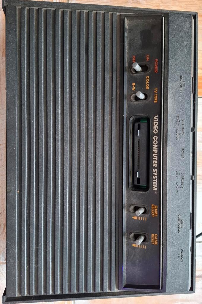 Atari 2600 Console - Retro Gaming!, Spelcomputers en Games, Spelcomputers | Atari, Gebruikt, Atari 2600, Met 3 controllers of meer