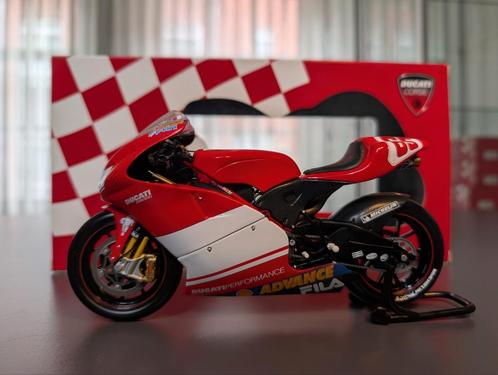 Minichamps 1:12 Ducati Desmosedici Loris Capirossi MotoGP 03, Hobby en Vrije tijd, Modelauto's | 1:5 tot 1:12, Zo goed als nieuw